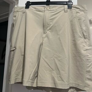 Men’s Columbia khaki shorts